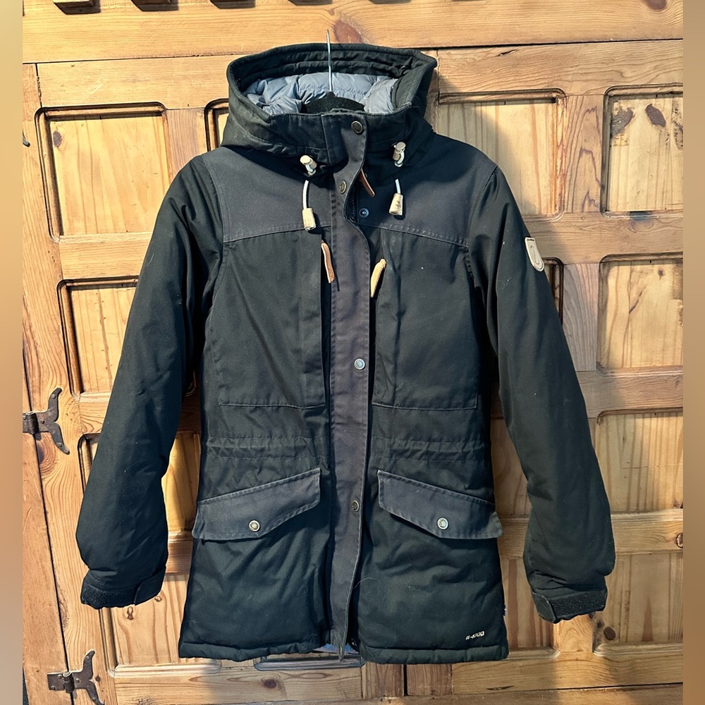 Fjallraven Nuka Black Hooded parka